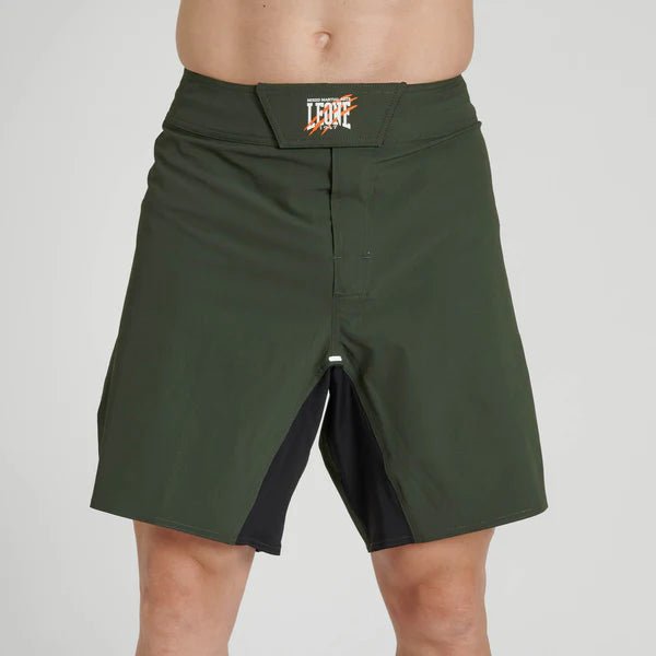 Vorderansicht der militärgrünen MMA-Shorts von Leone Primal Instinct