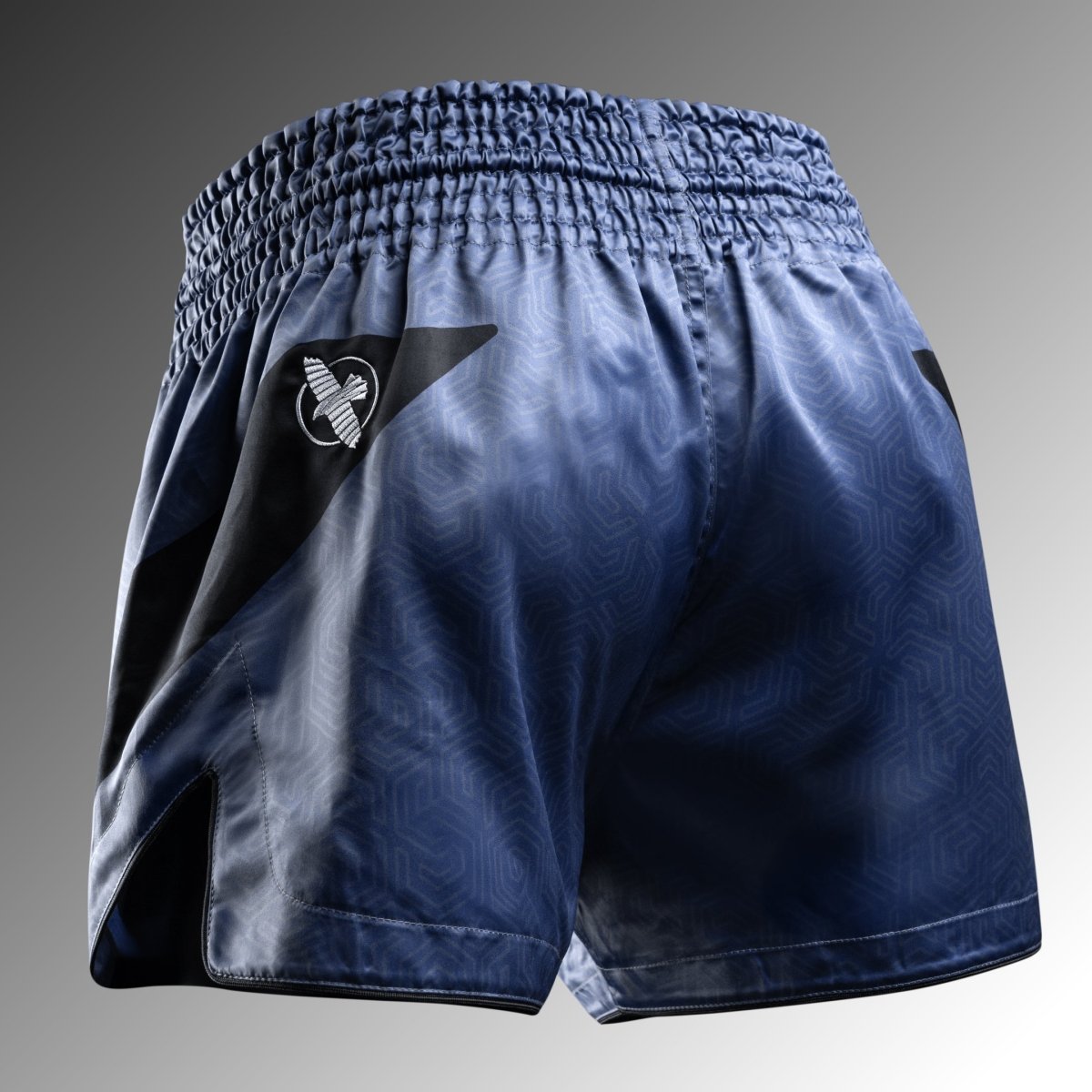 Parte trasera del pantalón corto azul Hayabusa Core Muay Thai con cinturilla elástica