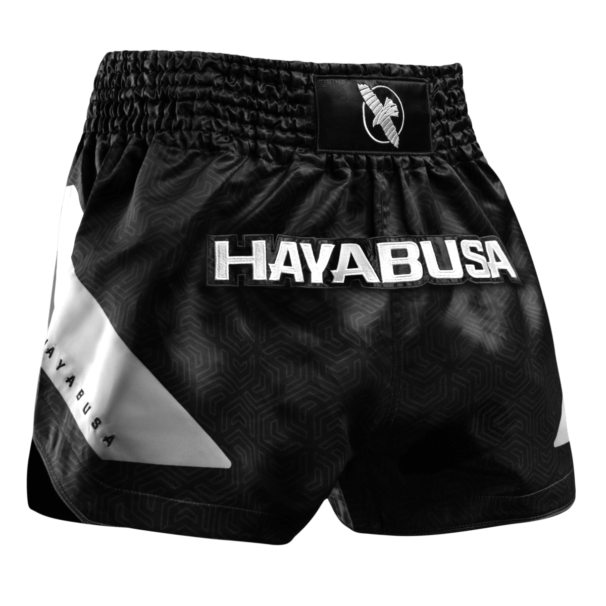 Pantalón corto negro Hayabusa Core Muay Thai visto de frente en tejido satinado