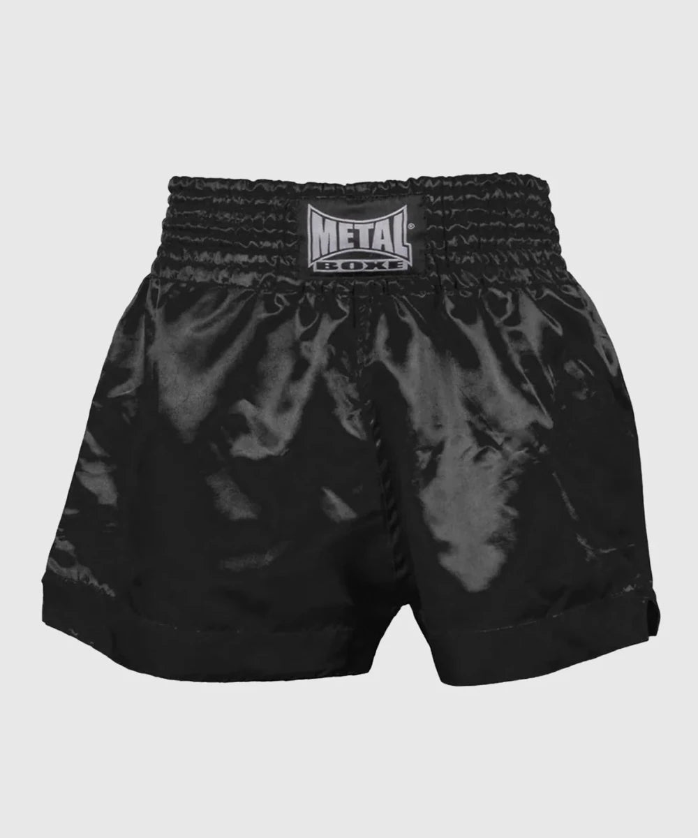 Vista frontal shorts de Boxeo Metal Muay Thai y Kickboxing satén negro