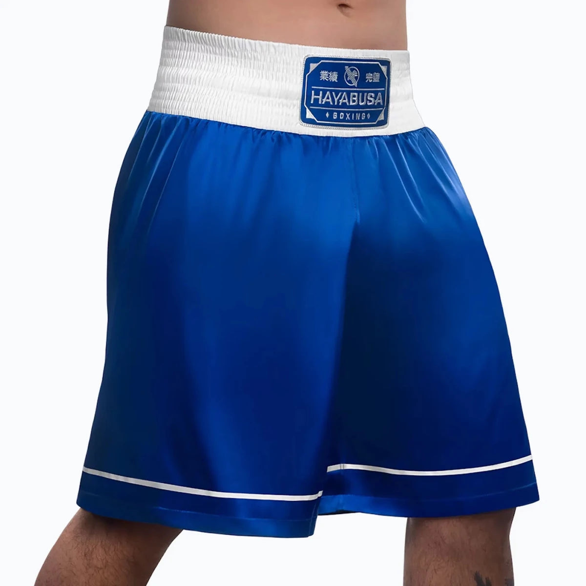 Detalhe elástico na cintura do short de boxe azul
