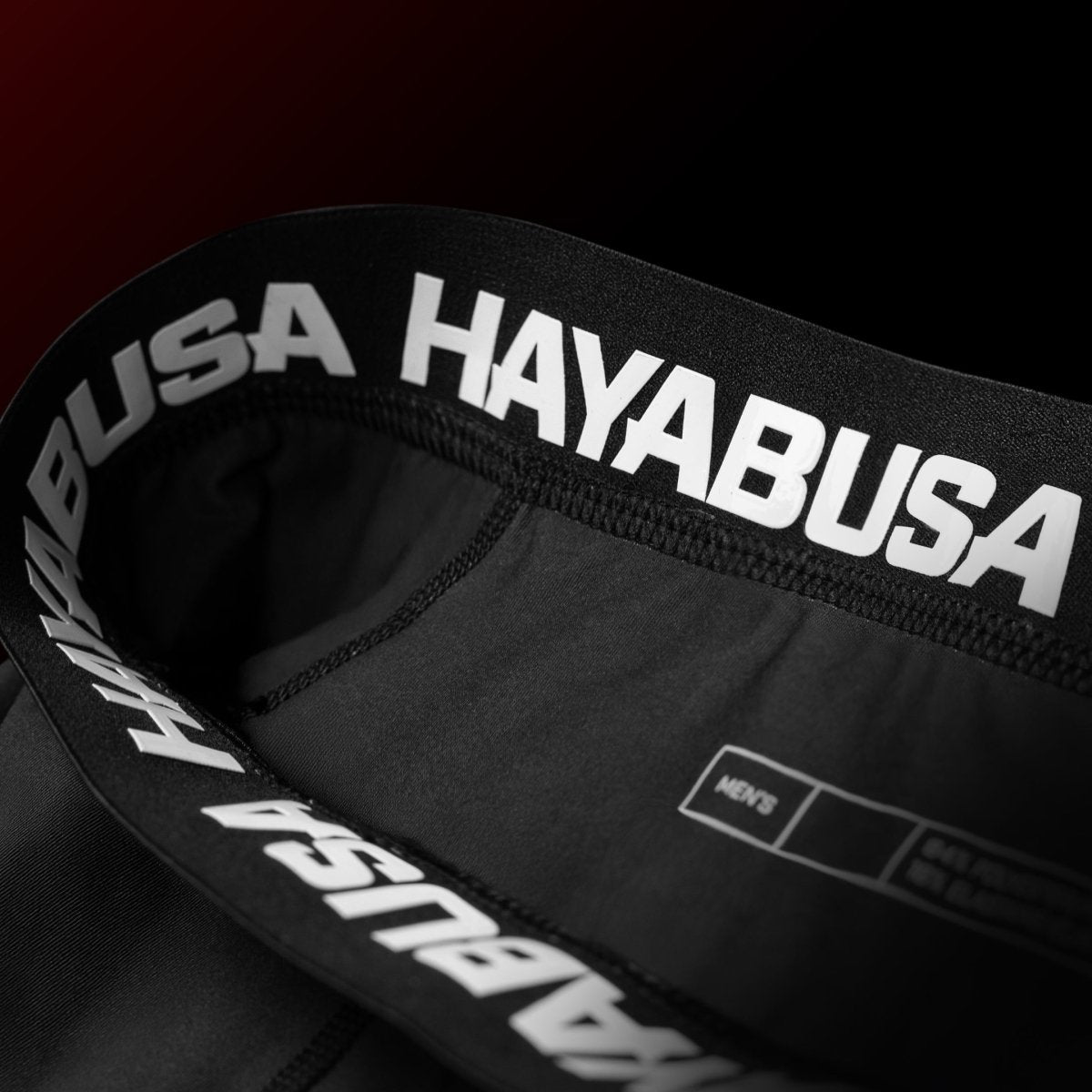 Détail de la ceinture grip en silicone du short officiel rouge et noir de l'UFC BJJ