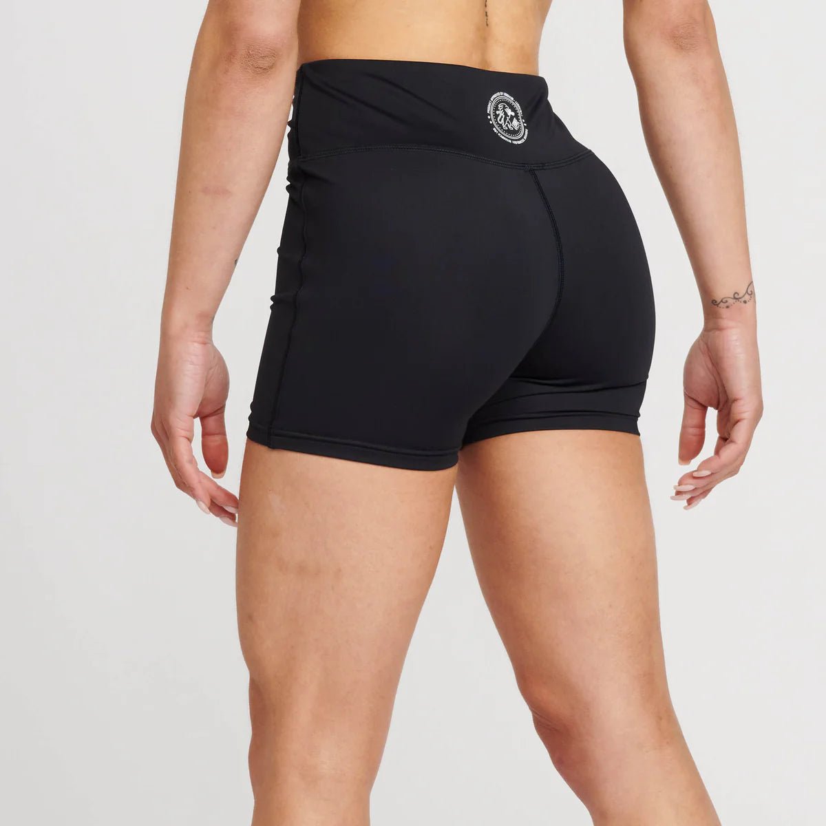 Rückansicht der Flag Leone Short mit ergonomischem Schnitt und Verarbeitung