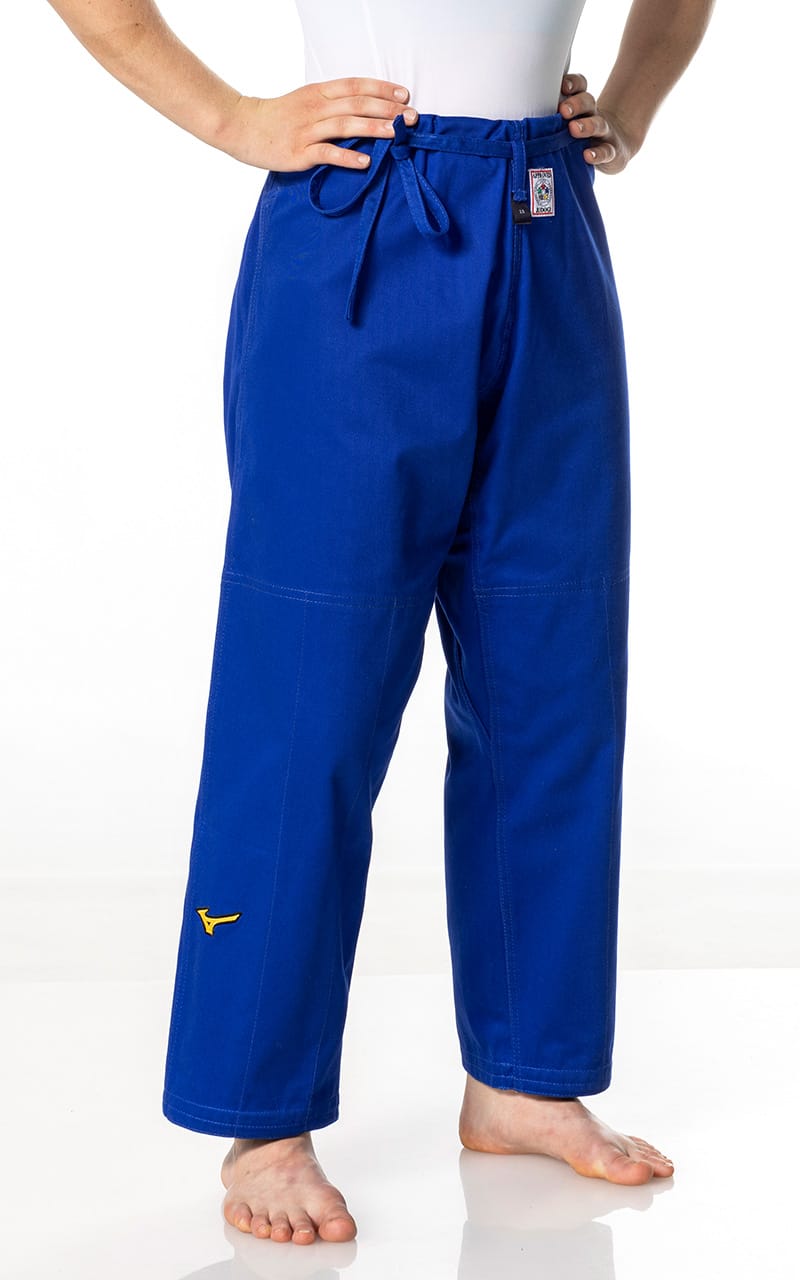 Pantalone blu Mizuno Yusho III con rinforzi sulle ginocchia e chiusura a lacci.