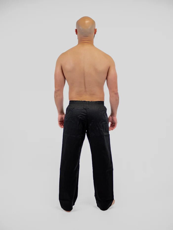 Vista trasera pantalón Karate Metal Boxeo negro tradicional corte ancho