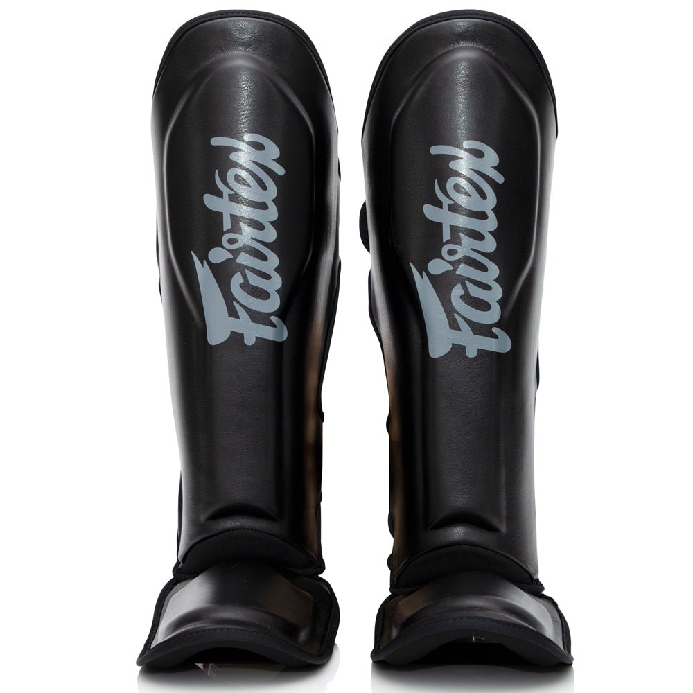 Espinilleras profesionales FXB Fairtex total Black en piel sintética de primera calidad
