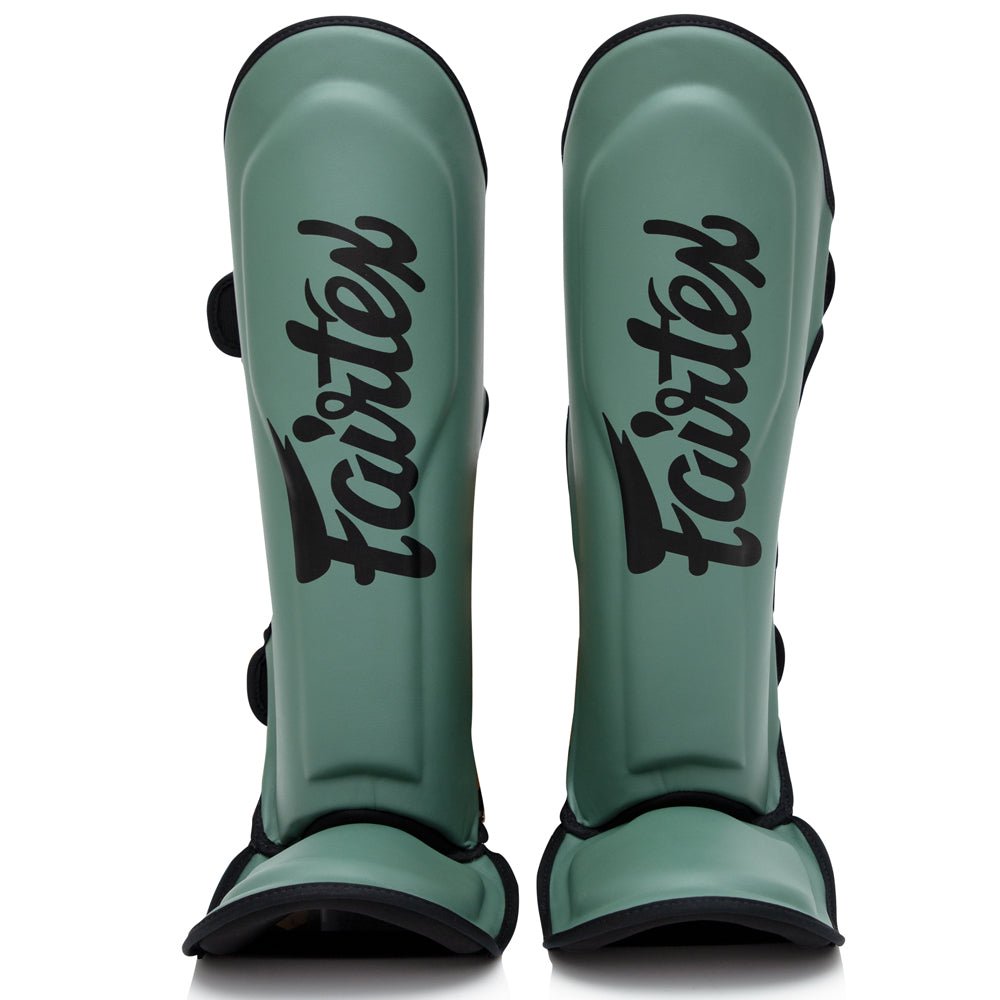 FXB Fairtex Schienbeinschutz in der Farbe Militärgrün mit mehrschichtiger Polsterung