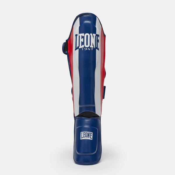 Paratibia Leone Color Block blu frontali con dettaglio della protezione .Sport da combattimento e Kick Boxing