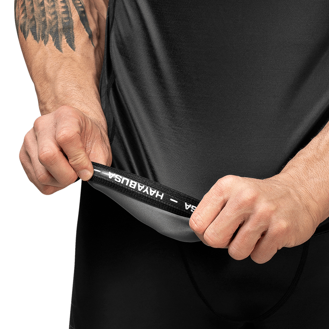 Detail of the Hayabusa writing on the gray Geo rashguard
