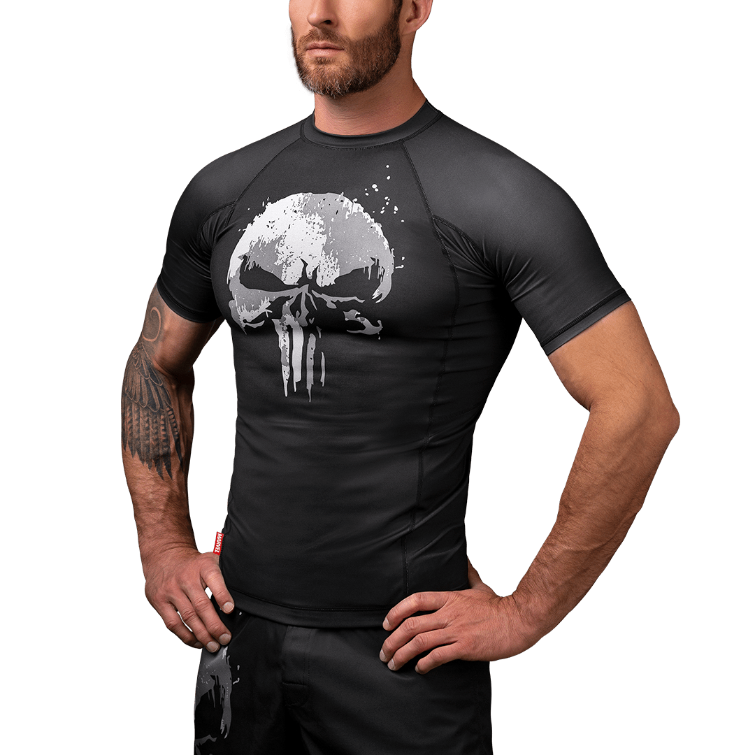 Vista frontal de la lycra negra Hayabusa Marvel The Punisher con el icónico logo de la calavera