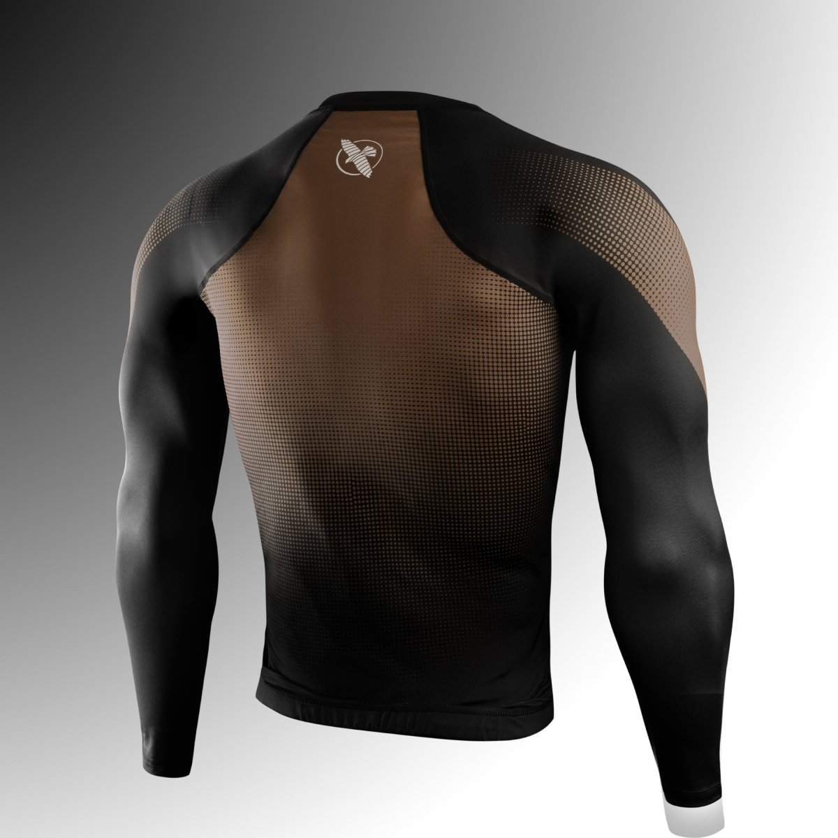 Zadní pohled na hnědý rashguard Hayabusa Pro Ranked, silikonový úchop