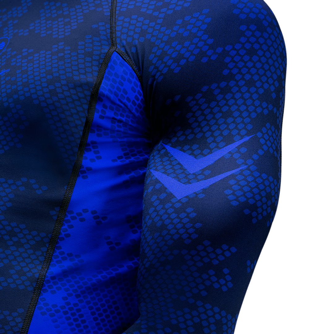 Technical detail of the shoulder on the blue Hayabusa competition rashguard