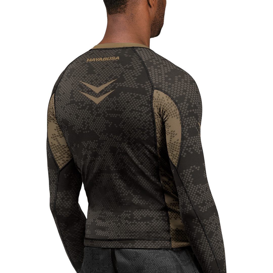 Detail of the shoulder and weave of the brown fabric on the Hayabusa rashguard