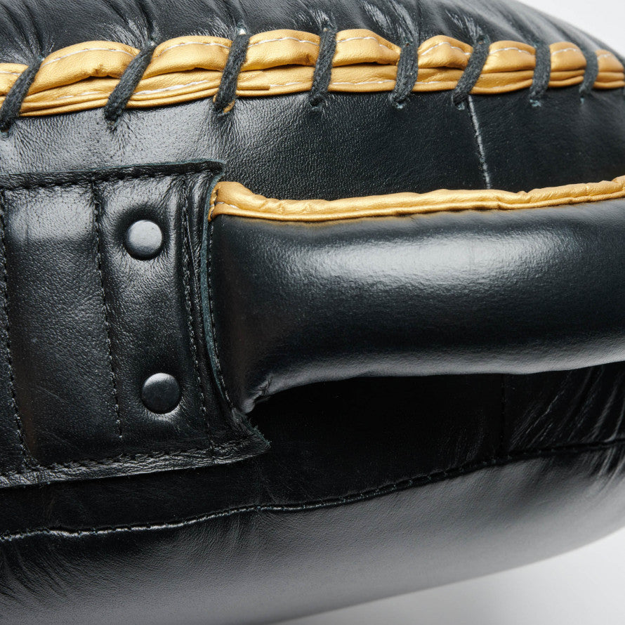 Rundes Schild Löwenhände