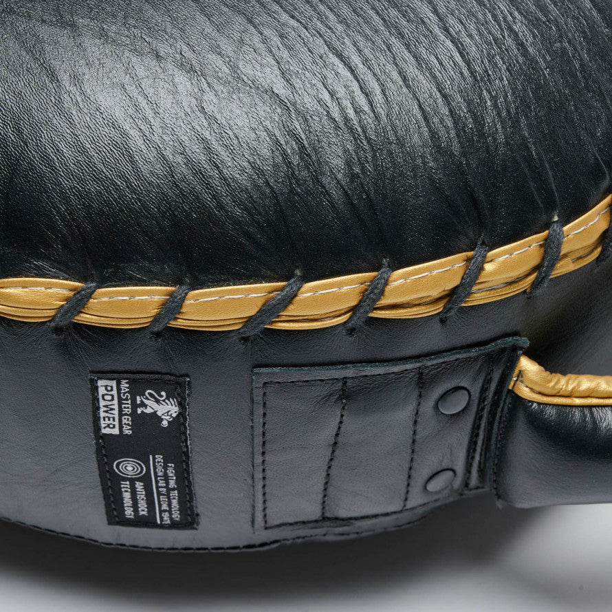 Rundes Schild Löwenhände