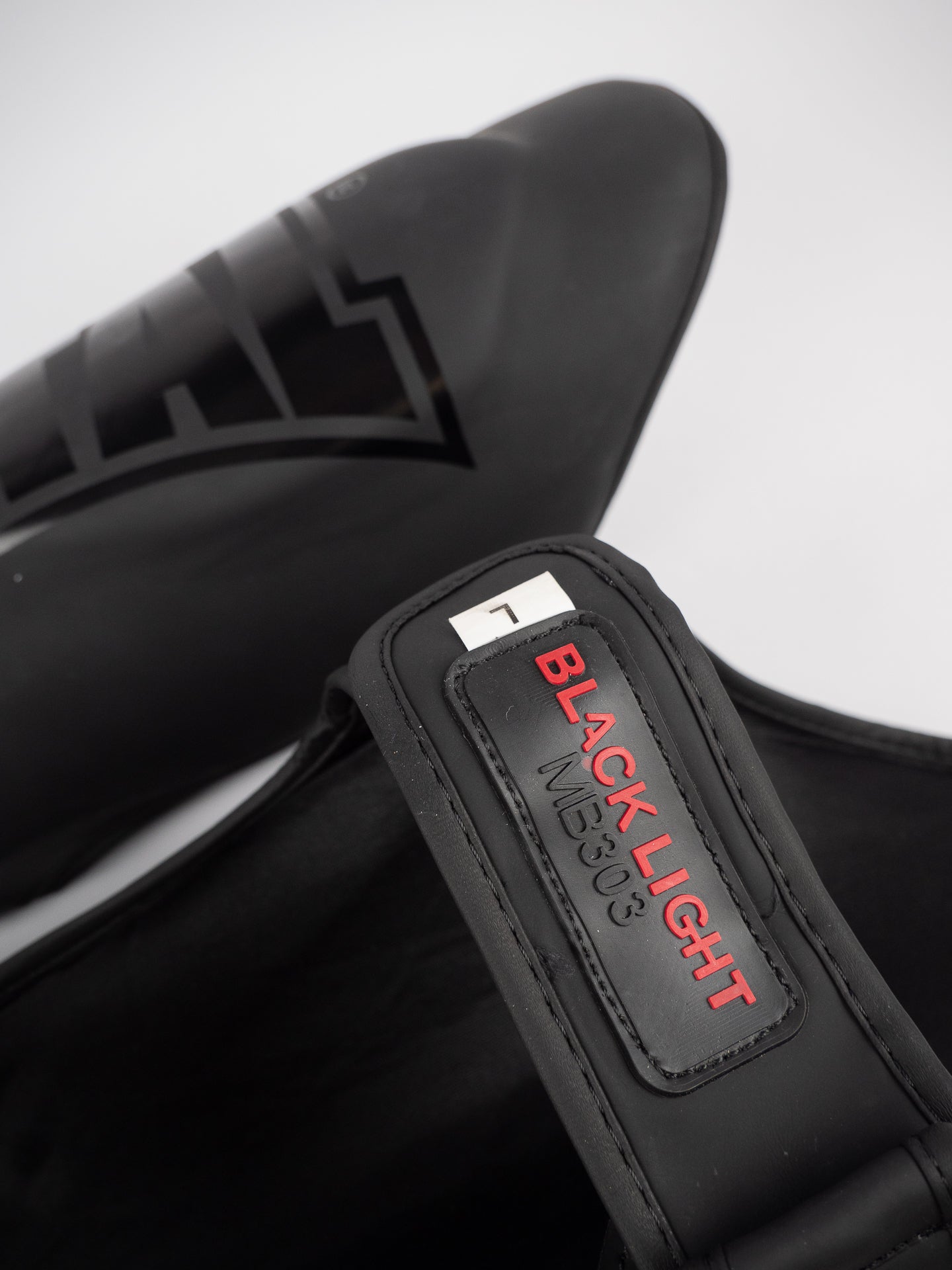 Paratibia con Parapiede Black Light – Leggerezza e Protezione Anatomica