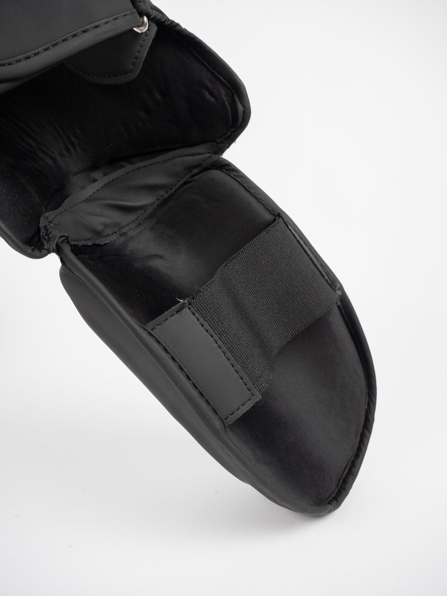Paratibia con Parapiede Black Light – Leggerezza e Protezione Anatomica