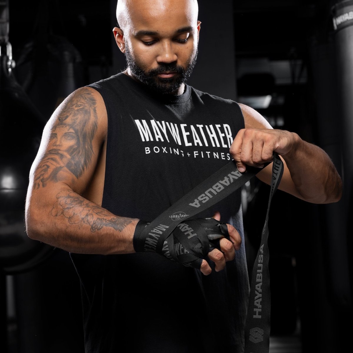 Protección profesional para las manos con vendas Mayweather Deluxe negras y grises usadas