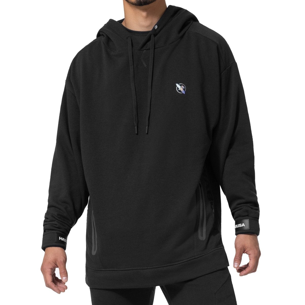 Vollständige Vorderansicht des schwarzen Hayabusa Midweight Pullover Hoodie mit flachen Kordelzügen und verschweißten Vordertaschen