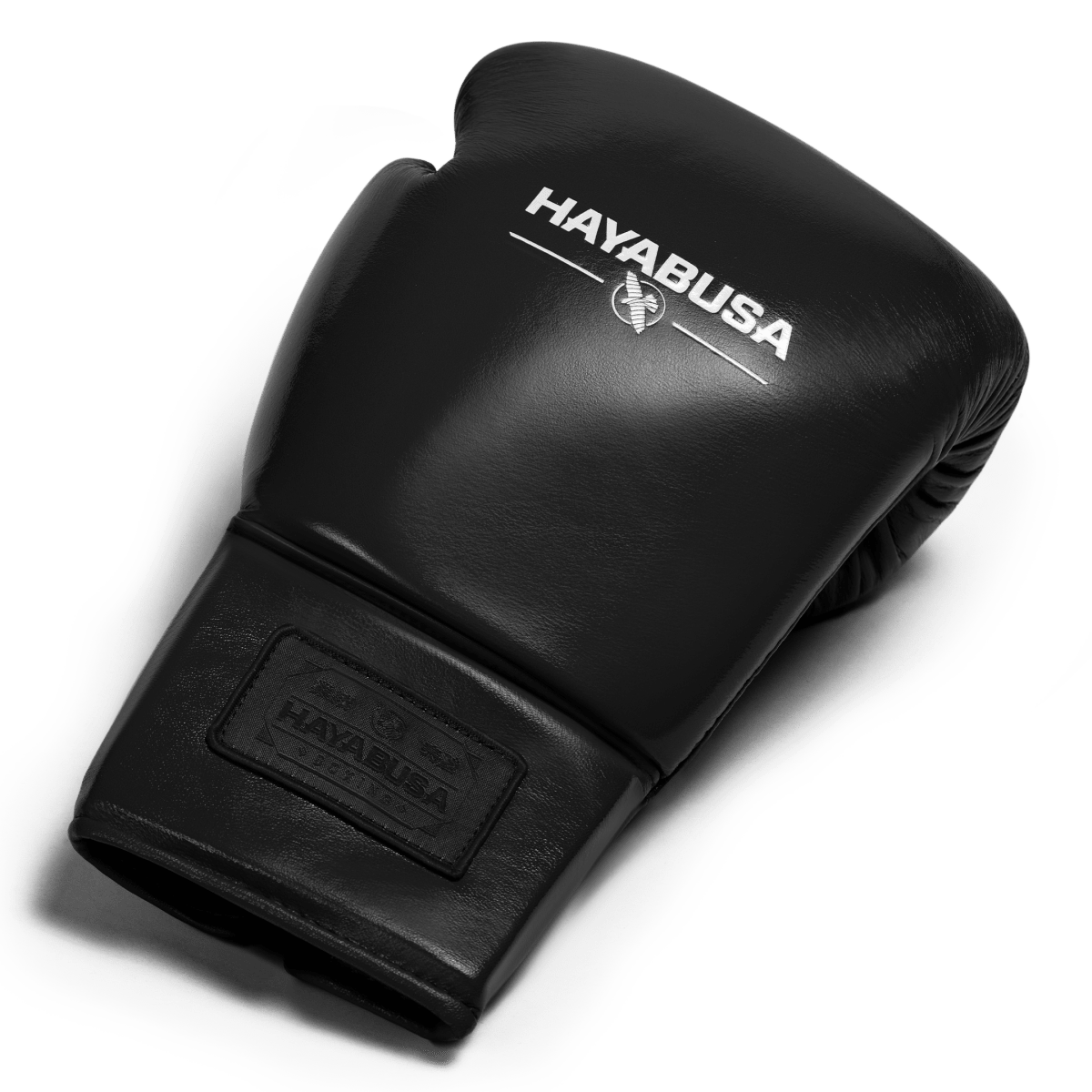 Vista superior de un solo guante de boxeo Hayabusa Pro Lace negro, que muestra el acolchado y el cuero de plena flor.