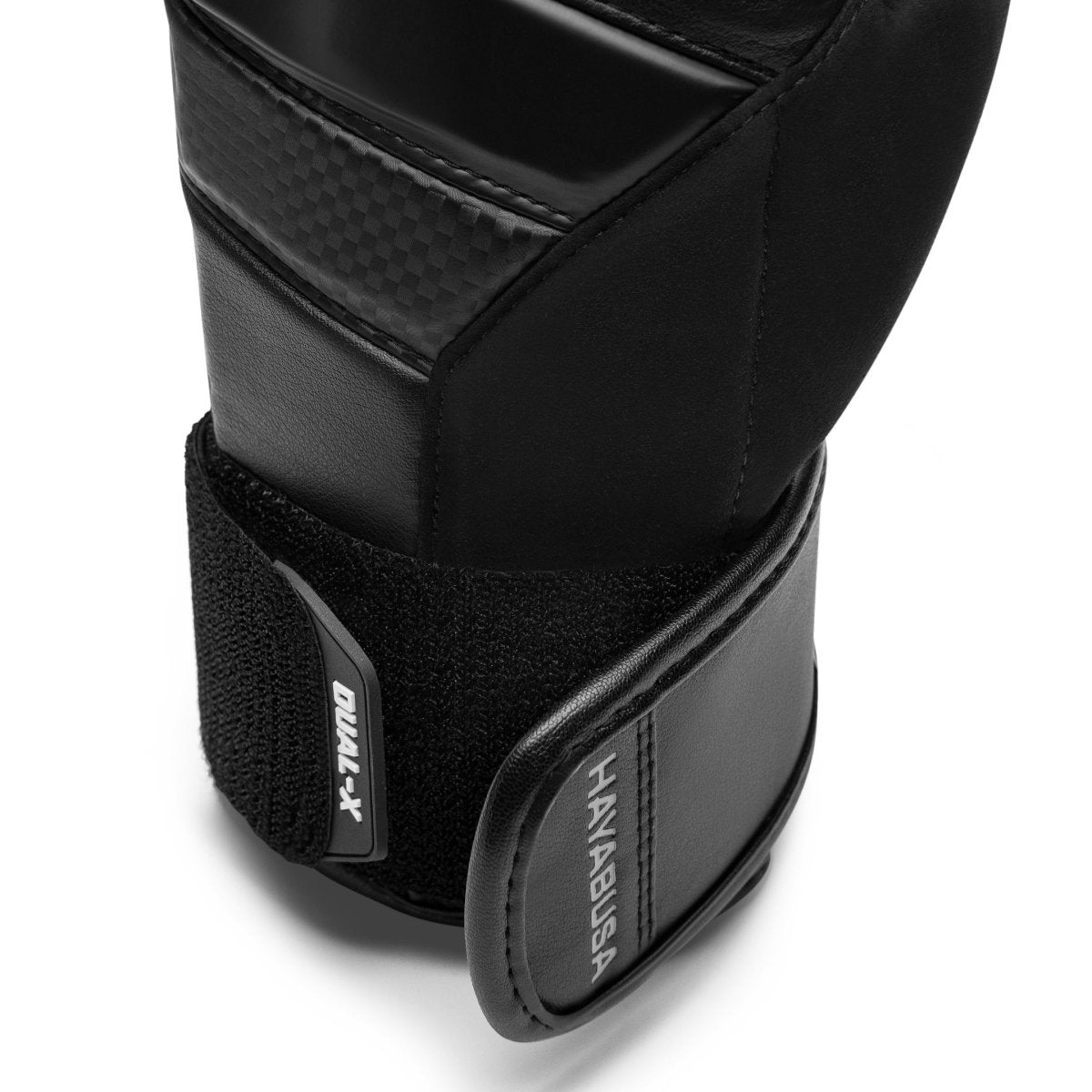Detalhe do sistema de fecho Dual-X das luvas pretas Hayabusa para criança