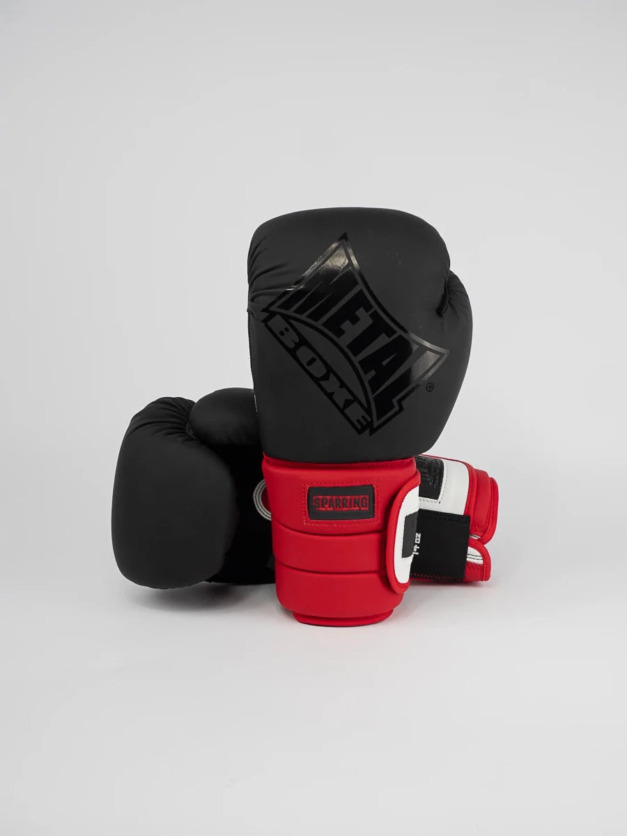 Vista frontal das luvas Metal Boxing Sparring Ergo 90 preto branco vermelho