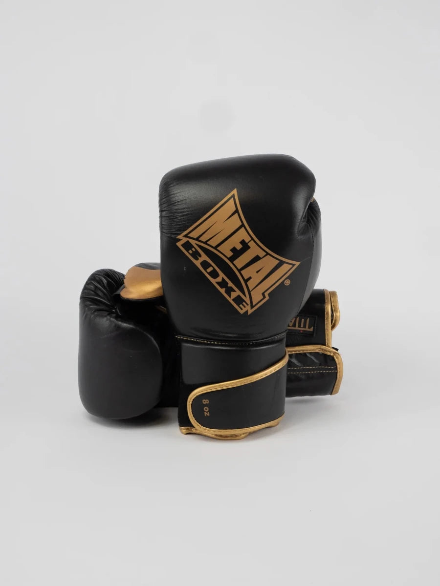 Par de luvas Metal Boxing Titan em couro preto e dourado, vista geral
