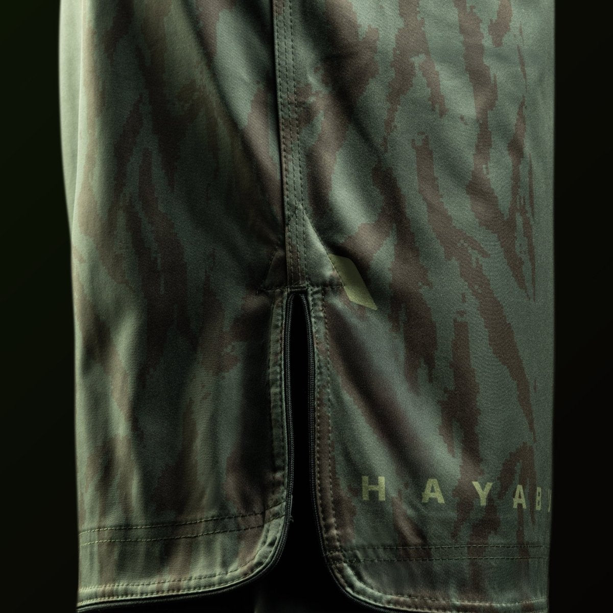 mma-shorts-hayabusa-apex-meio-da-coxa-lado-verde
