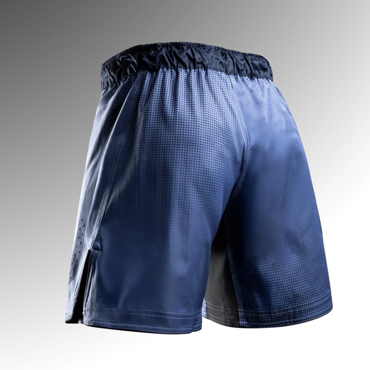 Vista trasera del pantalón corto azul Hayabusa Core 3/4 MMA, cintura forrada de silicona antideslizante