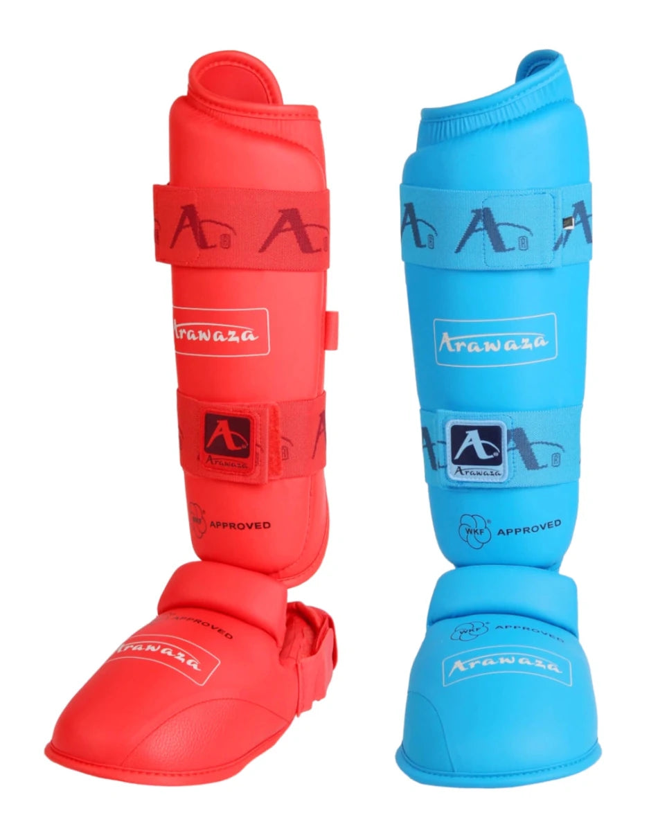 Par de espinilleras Karate Arawaza WKF aprobadas en los colores oficiales rojo y azul