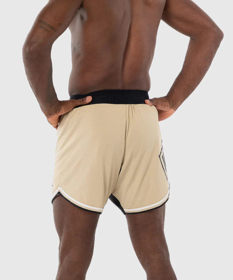 Vista dei pantaloncini sportivi Metal Sports ideali per la mobilità nelle gambe.